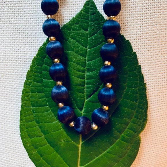 Beautiful sapphire blue and gold necklace - Picture 8 of 8